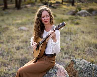 Eastman Oktav Mandolin "Lady Moon" Signature